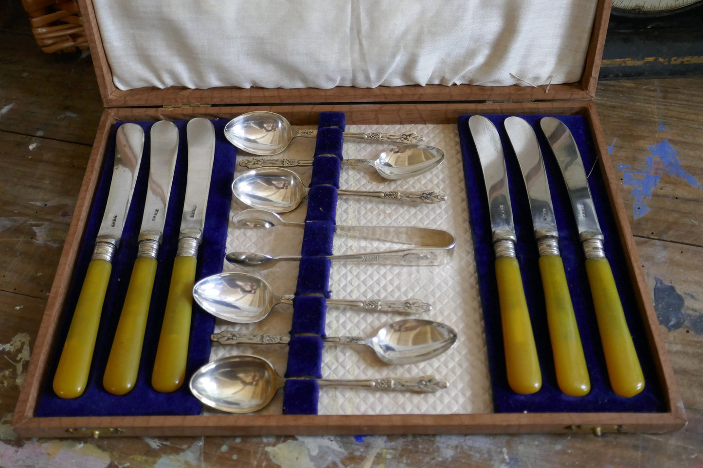 Vintage Set of 6 Silver Plated Tea Spoons and Sugar Tong and Knives - Antique Spoons - Vintage Teaspoons - vintage Cutlery - Vintage knives