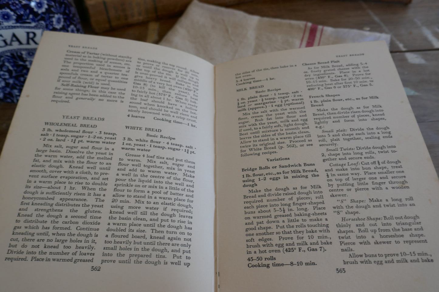 Vintage English Recipe Book - Cookery Book - Cook Book - English Cookery Book - English Recipe Book - Mrs Beeton - Antique Book - old Book