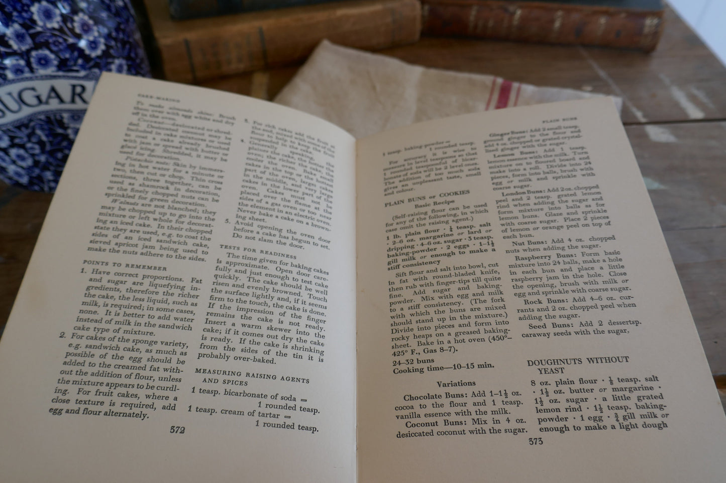 Vintage English Recipe Book - Cookery Book - Cook Book - English Cookery Book - English Recipe Book - Mrs Beeton - Antique Book - old Book