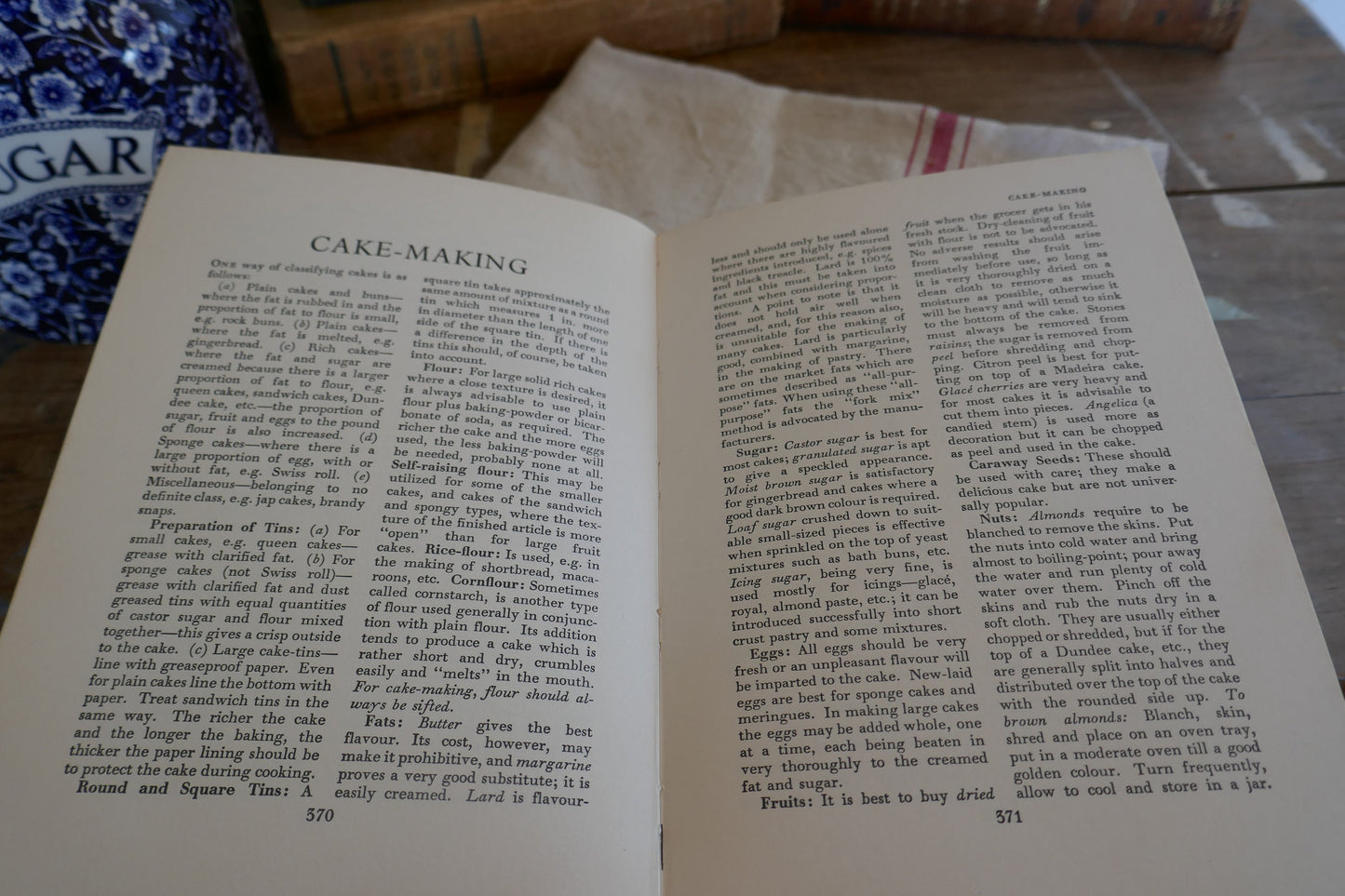 Vintage English Recipe Book - Cookery Book - Cook Book - English Cookery Book - English Recipe Book - Mrs Beeton - Antique Book - old Book